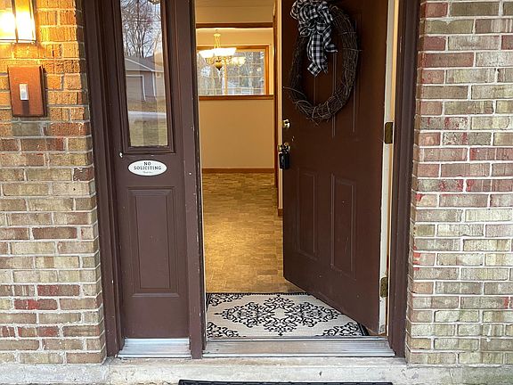 Welcome to a beautiful home all on one level with plenty of room for everyone!