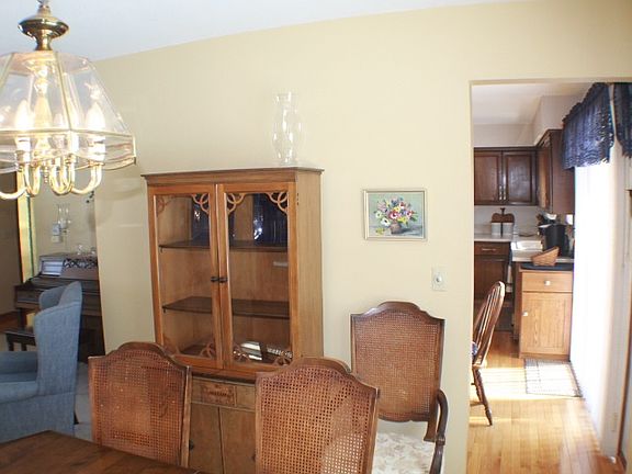 5th image of 5883 Alma Dr
