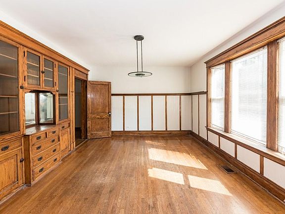 3rd image of 4008 N Southport Ave #1F
