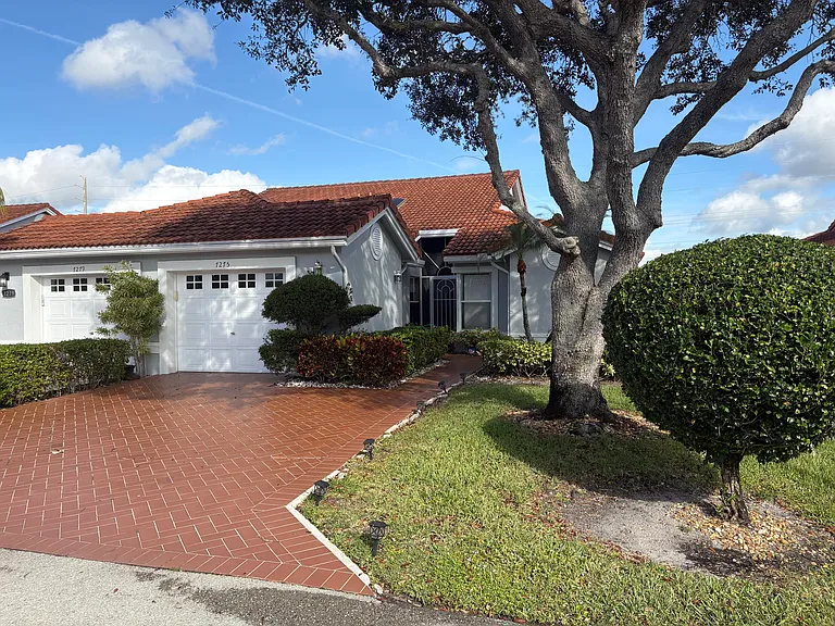 7275 Summer Tree Dr — Photo 1
