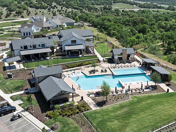 2nd image of 523 Hallwood Dr #523