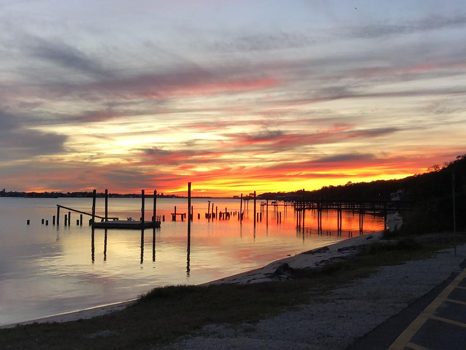 Popular Boat launch, kids park, Fishing dock, Resturants, Dog walks and Sunset views.