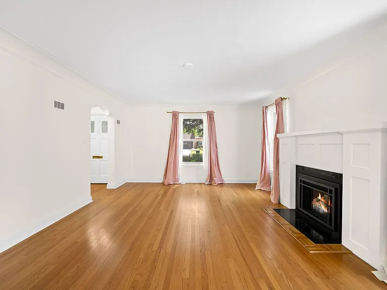 525 Forest St — Photo 9