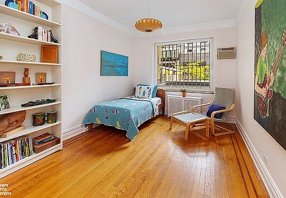 4th image of 240 E 33rd St #1