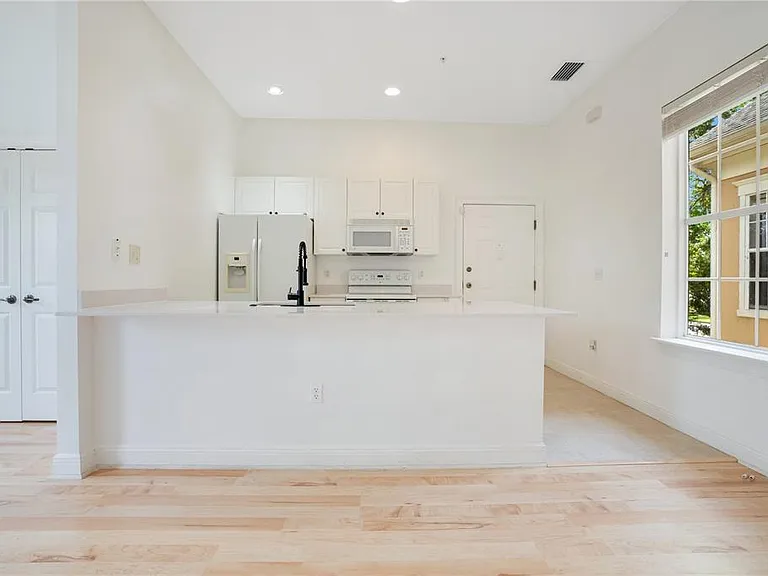 1470 Lake Baldwin Ln #C — Photo 4