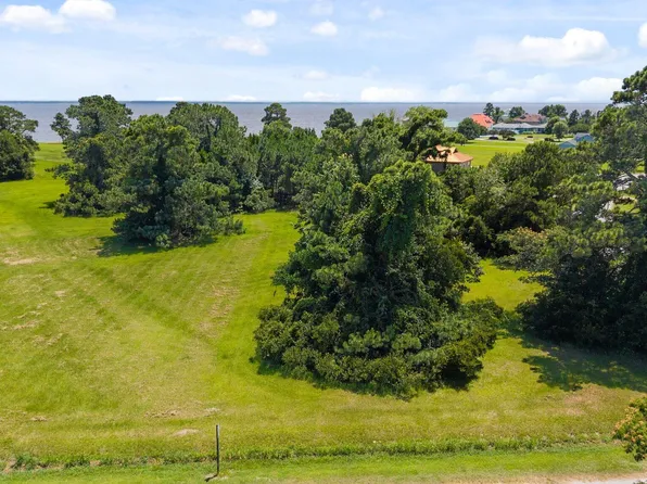 6000 Dolphin Road, Oriental, NC 28571