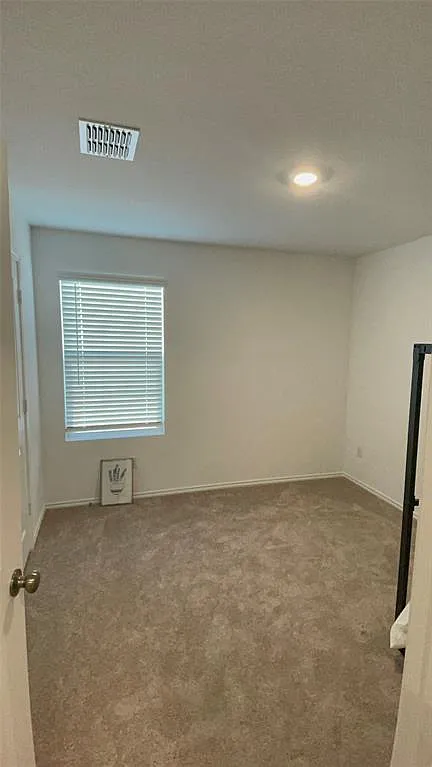 3 bed, 2.0 bath, 1400 sqft, $1,750 — Photo 4