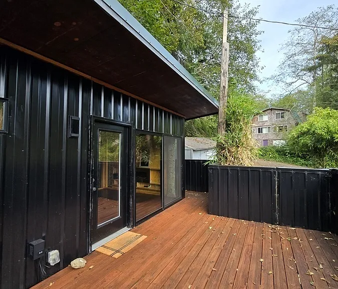 1645 Deer Rd — Photo 2