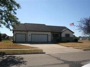 225 E Mills Dr, Lake Mills, WI