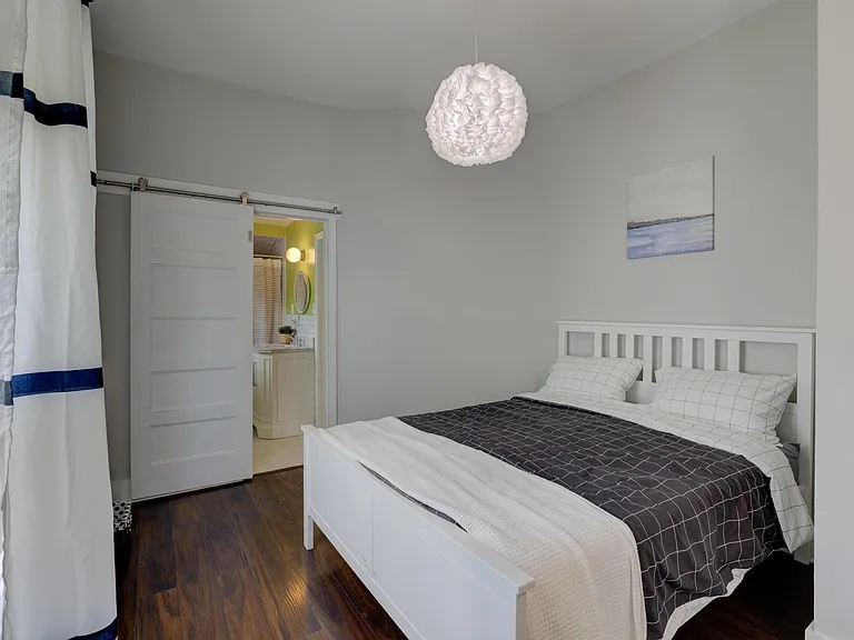 1075 Meda St — Photo 14