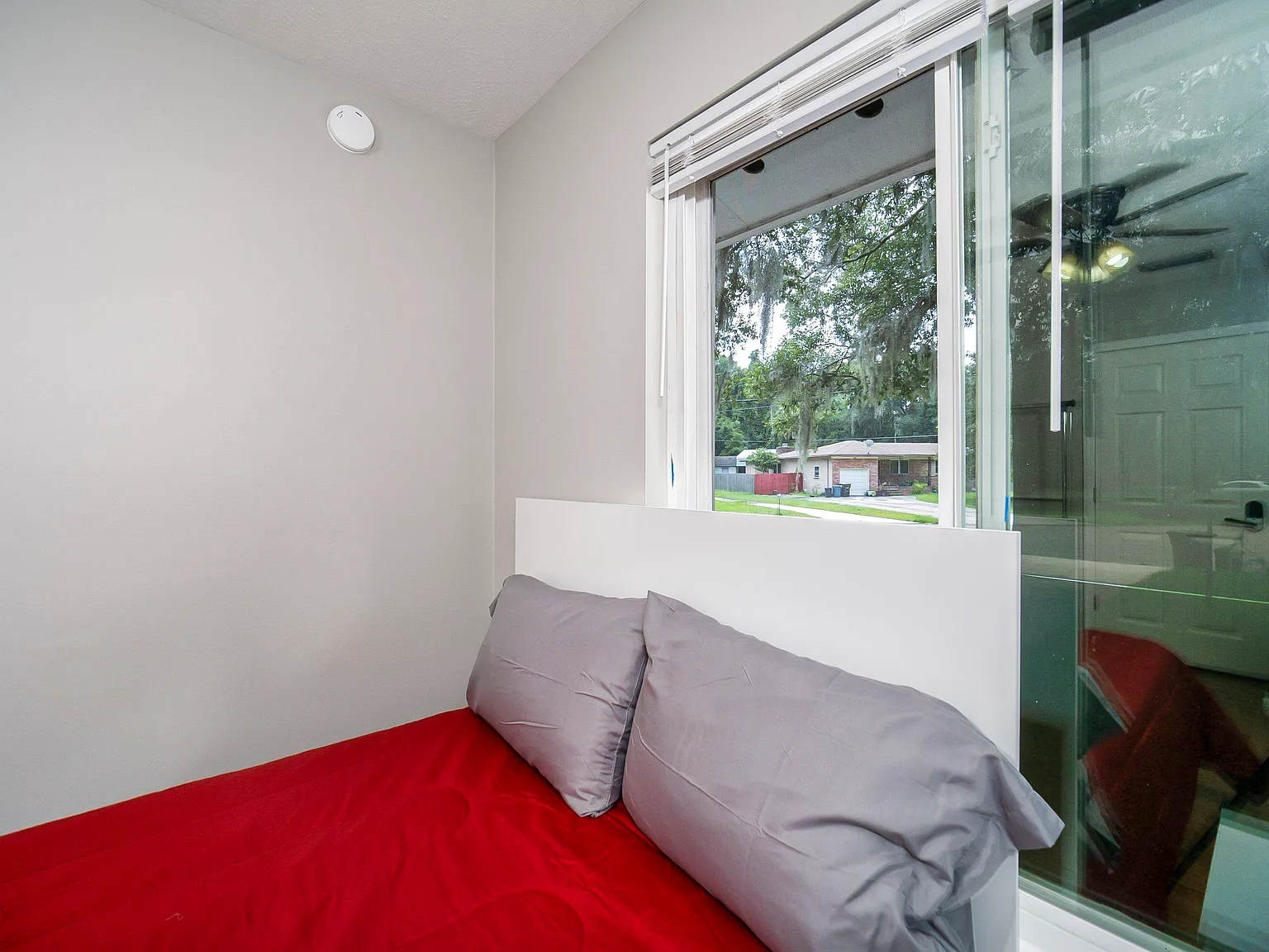 4 bed, 2.0 bath, 1581 sqft, $693 — Photo 4