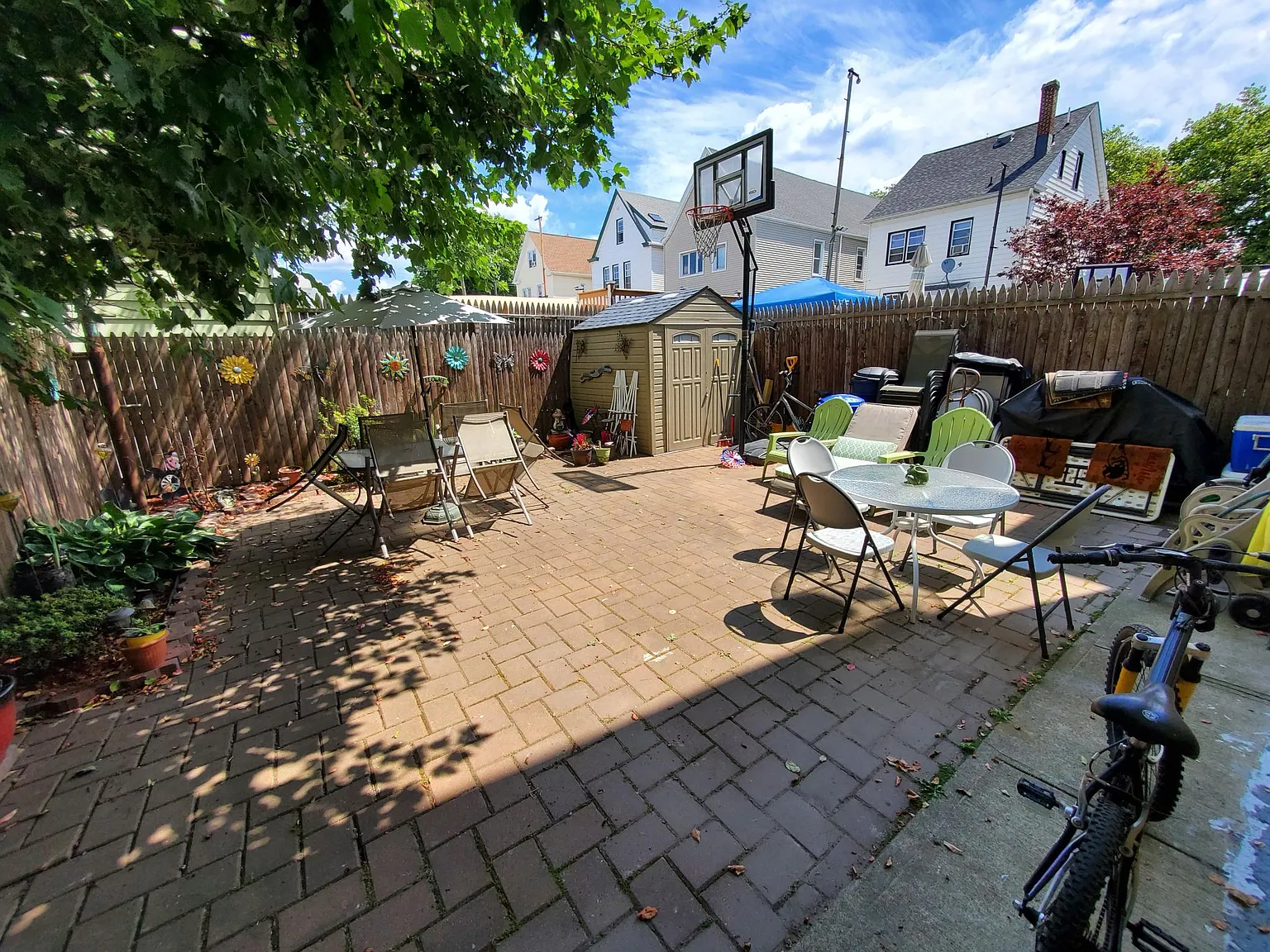 3 bed, $2,400 — Photo 2