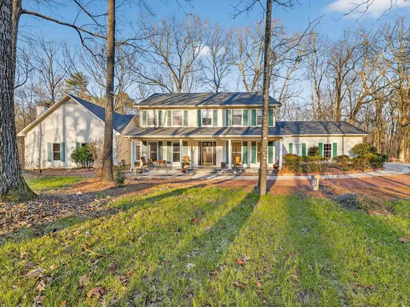 105 Woodcrest Dr, Anniston, AL 36207