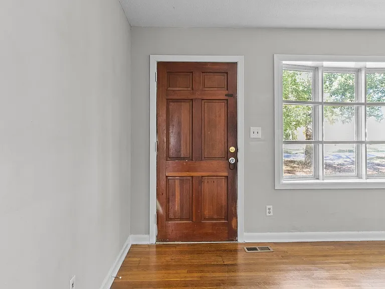 7505 Crown Ave — Photo 6