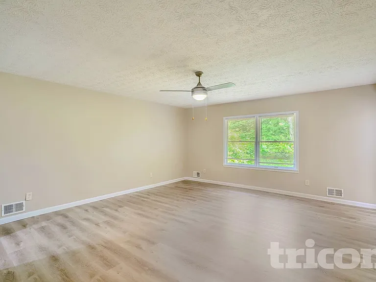 590 Clubland Cir SE — Photo 3