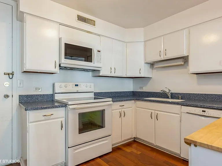 6007 N Sheridan Rd #19D — Photo 6