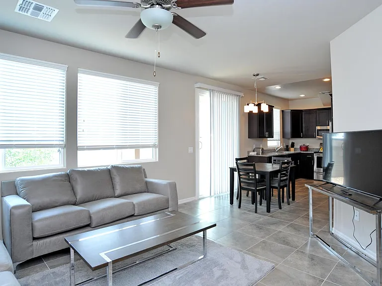 1218 E Blacklidge Dr — Photo 17