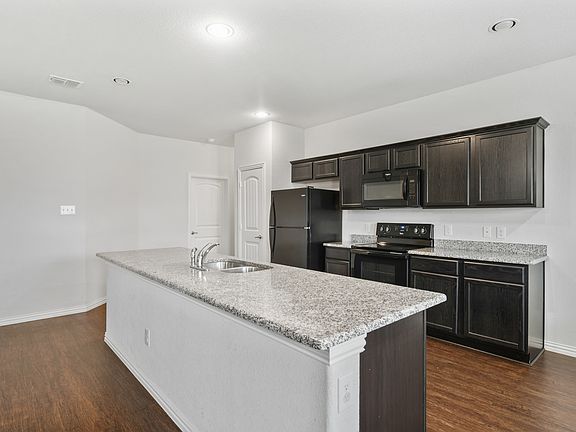 3rd image of 513 Parkwood Dr