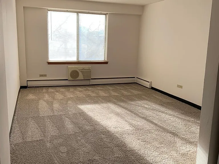 2233 N Summit Ave — Photo 12