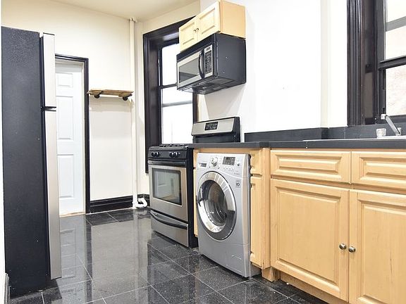 4th image of 410 Lenox Ave APT 4S