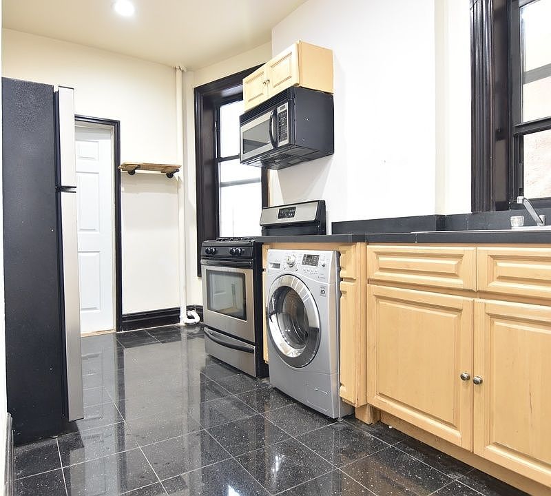 1st image of 410 Lenox Ave APT 3s