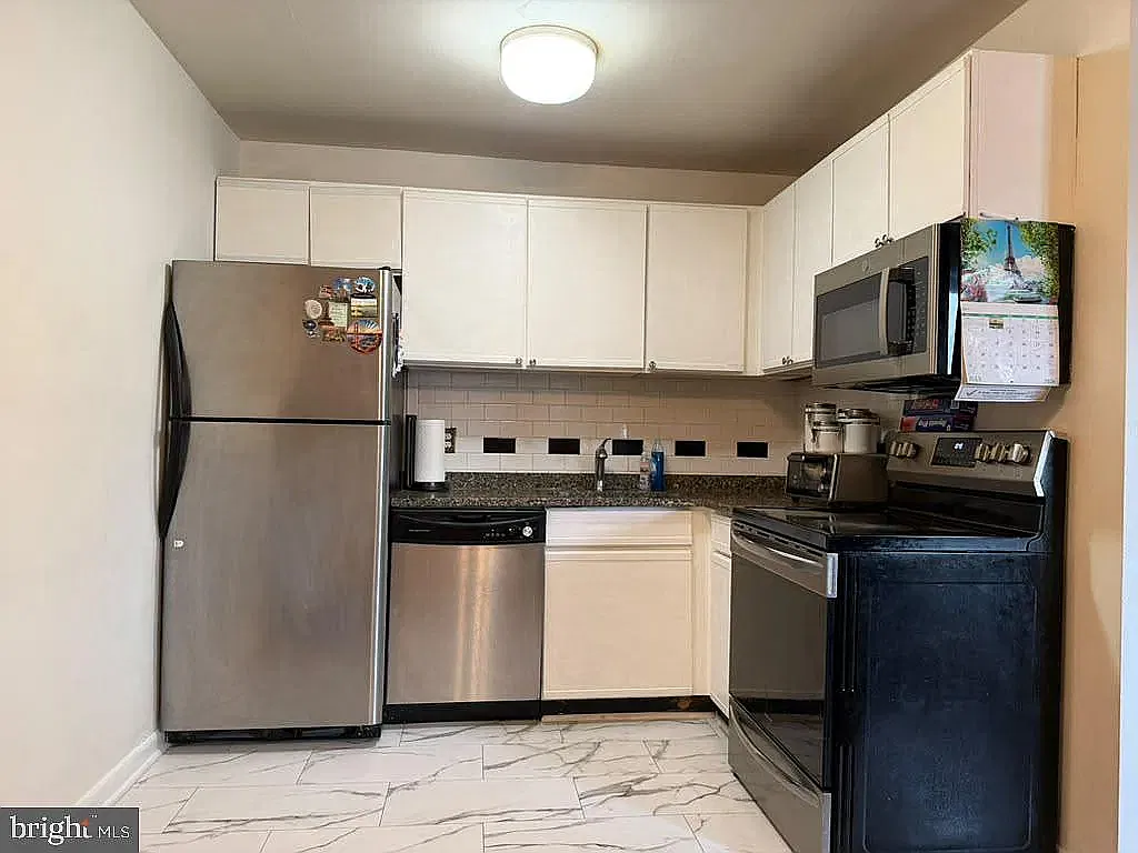 2 bed, 973 sqft, $2,100 — Photo 3