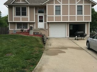 1401 SW Highland Dr, Lees Summit, MO 64081