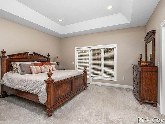 5th image of 2300 Watercrest Dr NE