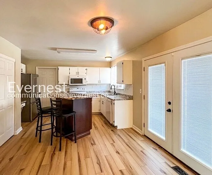 129 Royallbrook Ln — Photo 3