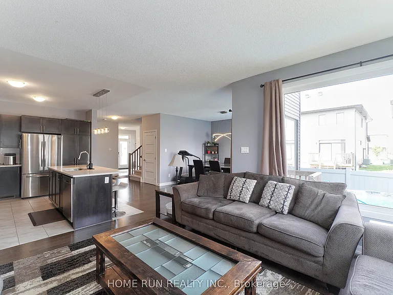 282 Nelson St E — Photo 14
