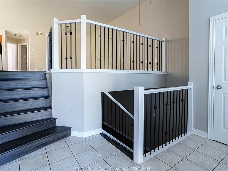 1575 Heatherglen Dr — Photo 2
