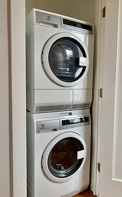 Rented by Max Apt LLC | media 14