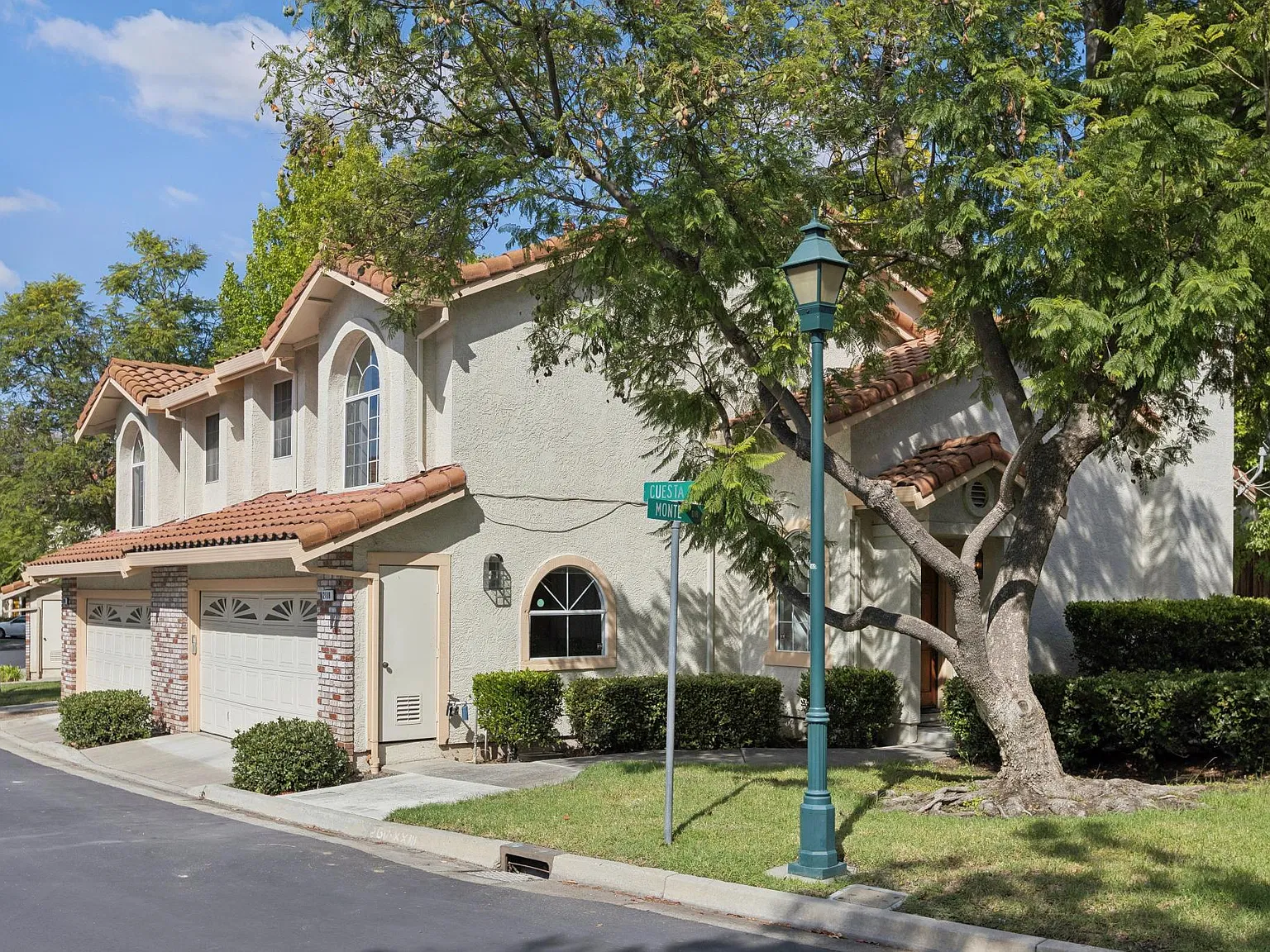 3 bed, 2.5 bath, 1528 sqft, $4,500 — Photo 3
