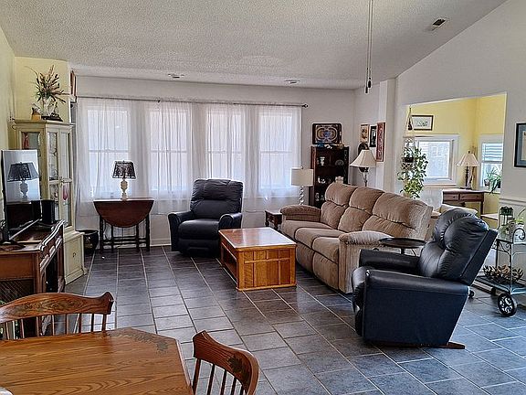 4th image of 101 Lenwood Ct
