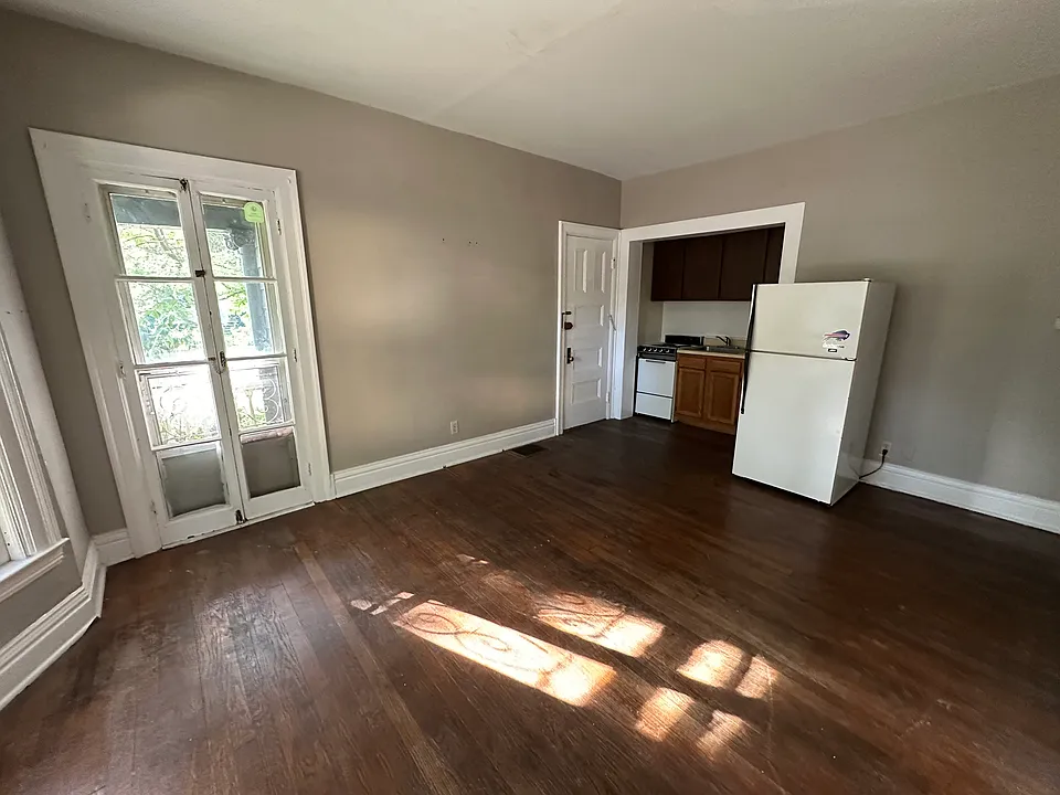 114 Crescent Ave #2