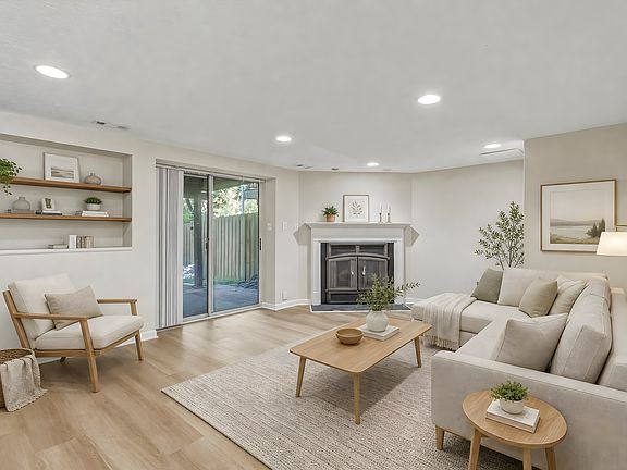 3rd image of 55 Oak Crest Ct