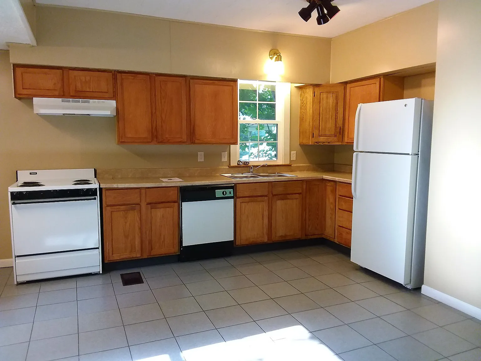 4 bed, 1707 sqft, $4,000 — Photo 4