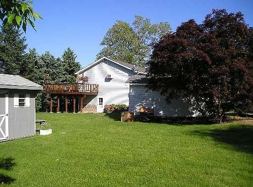 Beautiful yard, mature landscaping