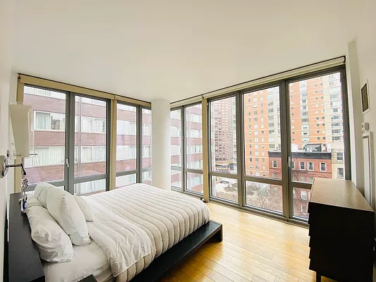 Rented by R New York | media 22