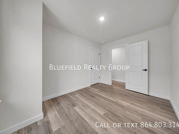 3rd image of 267 Vanderbilt Rd