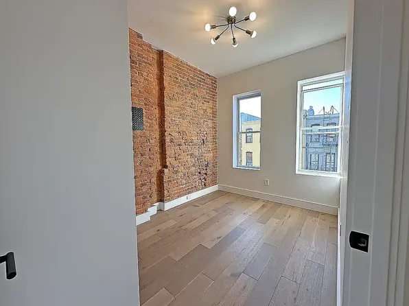 1853 Cornelia Street image 4 of 15