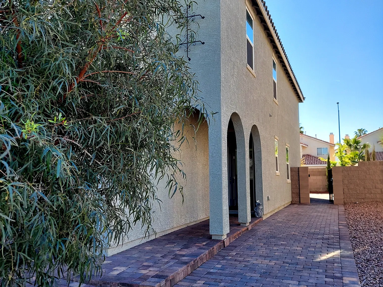 5 bed, 2466 sqft, $750 — Photo 2