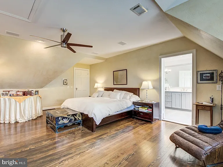 3808 Cathedral Ave NW — Photo 55