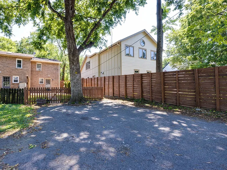 2604 Belcourt Ave #B — Photo 28