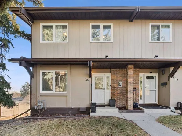 1055 W 72nd Ave NW #104, Calgary, AB T2K 5S4