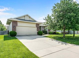 2818 N Edgemoor Cir, Wichita, KS 67220