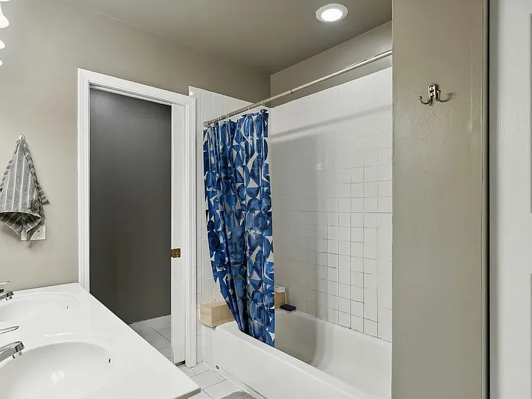 3633 N Paulina St #2 — Photo 5