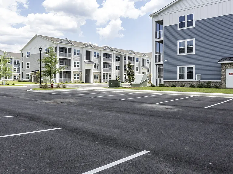 Anchor Pointe Apartments — Photo 41