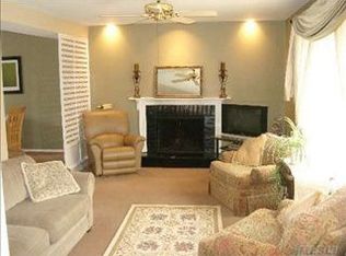 2 Earl Rd, Melville, NY 11747