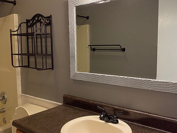 5th image of 305 Bluegrass Dr